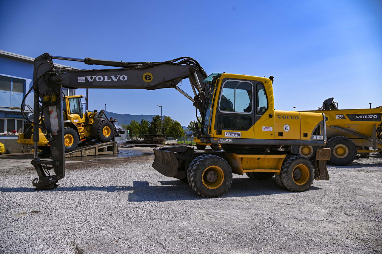VOLVO EW180B - Pyöräalustainen kaivinkone: kuva VOLVO EW180B - Pyöräalustainen kaivinkone VOLVO EW180B - Pyöräalustainen kaivinkone: kuva VOLVO EW180B - Pyöräalustainen kaivinkone