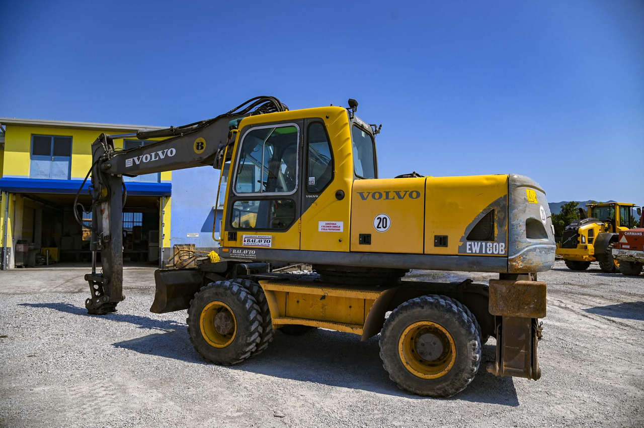 VOLVO EW180B - Pyöräalustainen kaivinkone: kuva VOLVO EW180B - Pyöräalustainen kaivinkone VOLVO EW180B - Pyöräalustainen kaivinkone: kuva VOLVO EW180B - Pyöräalustainen kaivinkone