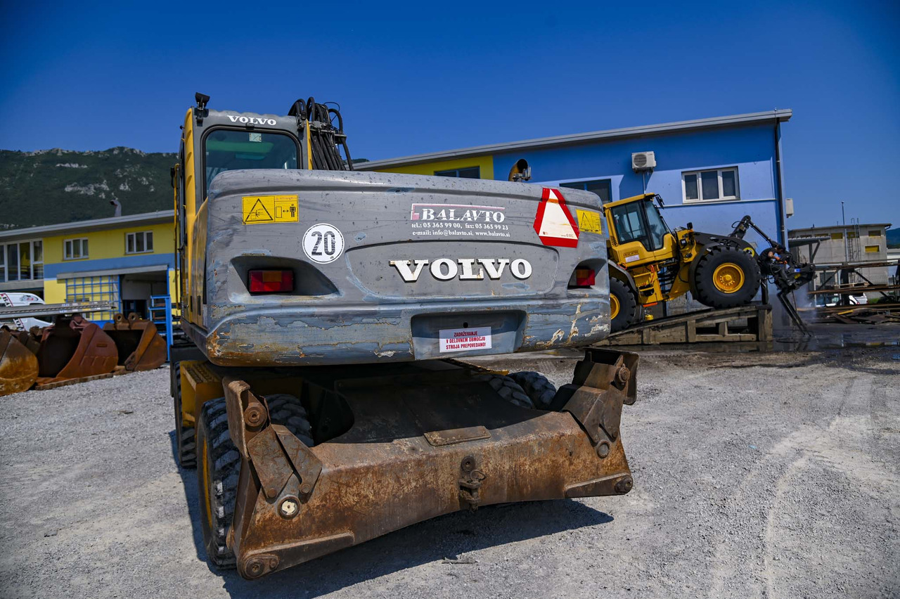 VOLVO EW180B - Pyöräalustainen kaivinkone: kuva VOLVO EW180B - Pyöräalustainen kaivinkone VOLVO EW180B - Pyöräalustainen kaivinkone: kuva VOLVO EW180B - Pyöräalustainen kaivinkone