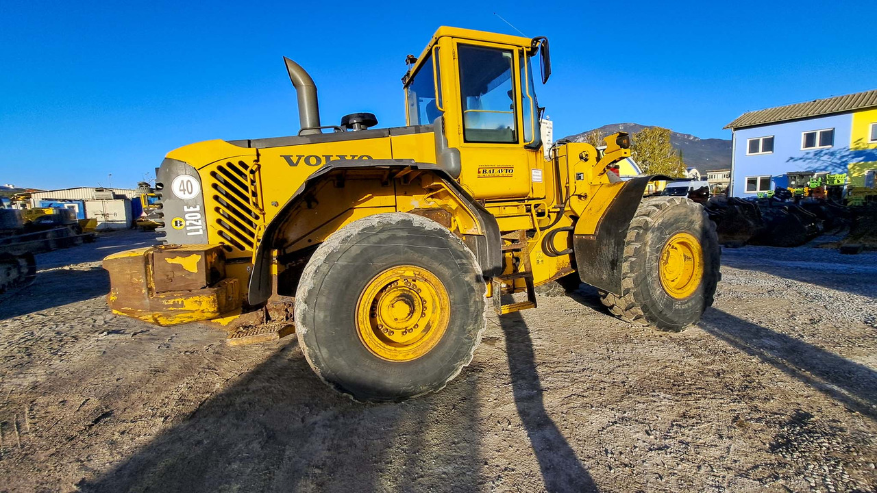 VOLVO L120E - Pyöräkuormaaja: kuva VOLVO L120E - Pyöräkuormaaja VOLVO L120E - Pyöräkuormaaja: kuva VOLVO L120E - Pyöräkuormaaja