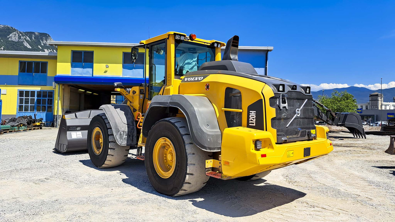 VOLVO L120H - Pyöräkuormaaja: kuva VOLVO L120H - Pyöräkuormaaja VOLVO L120H - Pyöräkuormaaja: kuva VOLVO L120H - Pyöräkuormaaja