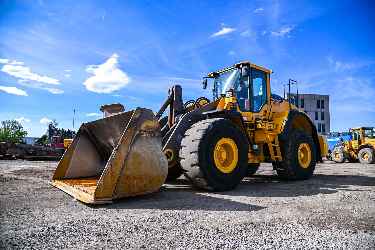 VOLVO L180H - Pyöräkuormaaja: kuva VOLVO L180H - Pyöräkuormaaja VOLVO L180H - Pyöräkuormaaja: kuva VOLVO L180H - Pyöräkuormaaja