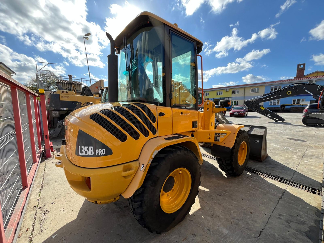 VOLVO L35B - Pyöräkuormaaja: kuva VOLVO L35B - Pyöräkuormaaja VOLVO L35B - Pyöräkuormaaja: kuva VOLVO L35B - Pyöräkuormaaja
