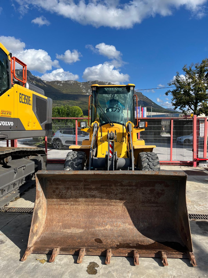 VOLVO L35B - Pyöräkuormaaja: kuva VOLVO L35B - Pyöräkuormaaja VOLVO L35B - Pyöräkuormaaja: kuva VOLVO L35B - Pyöräkuormaaja