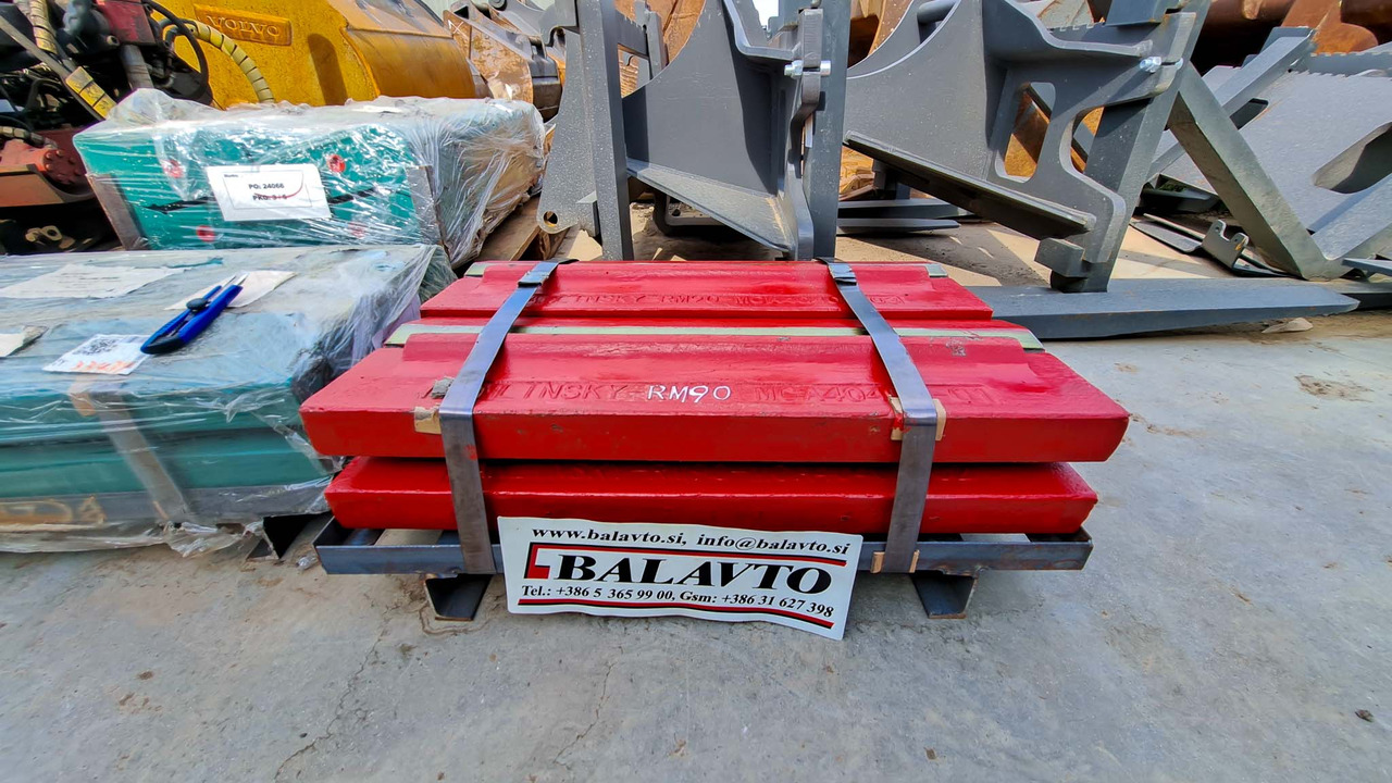 Blow bar Rubble Master RM90 for crusher - Varaosat - Murskain: kuva Blow bar Rubble Master RM90 for crusher - Varaosat - Murskain Blow bar Rubble Master RM90 for crusher - Varaosat - Murskain: kuva Blow bar Rubble Master RM90 for crusher - Varaosat - Murskain