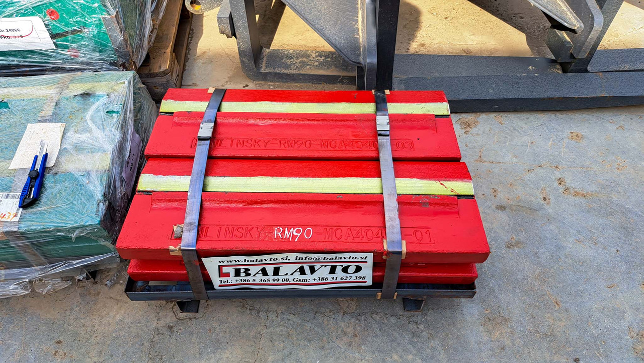 Blow bar Rubble Master RM90 for crusher - Varaosat - Murskain: kuva Blow bar Rubble Master RM90 for crusher - Varaosat - Murskain Blow bar Rubble Master RM90 for crusher - Varaosat - Murskain: kuva Blow bar Rubble Master RM90 for crusher - Varaosat - Murskain