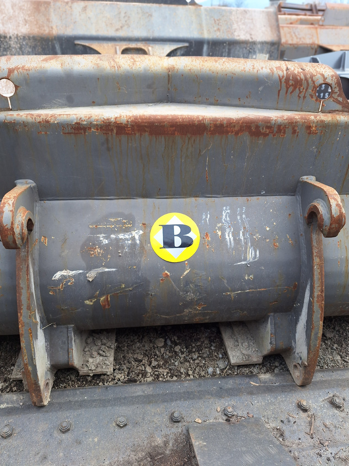 Volvo 93812 loader bucket 2300 mm BOE - Kuormaajan kauha: kuva Volvo 93812 loader bucket 2300 mm BOE - Kuormaajan kauha Volvo 93812 loader bucket 2300 mm BOE - Kuormaajan kauha: kuva Volvo 93812 loader bucket 2300 mm BOE - Kuormaajan kauha