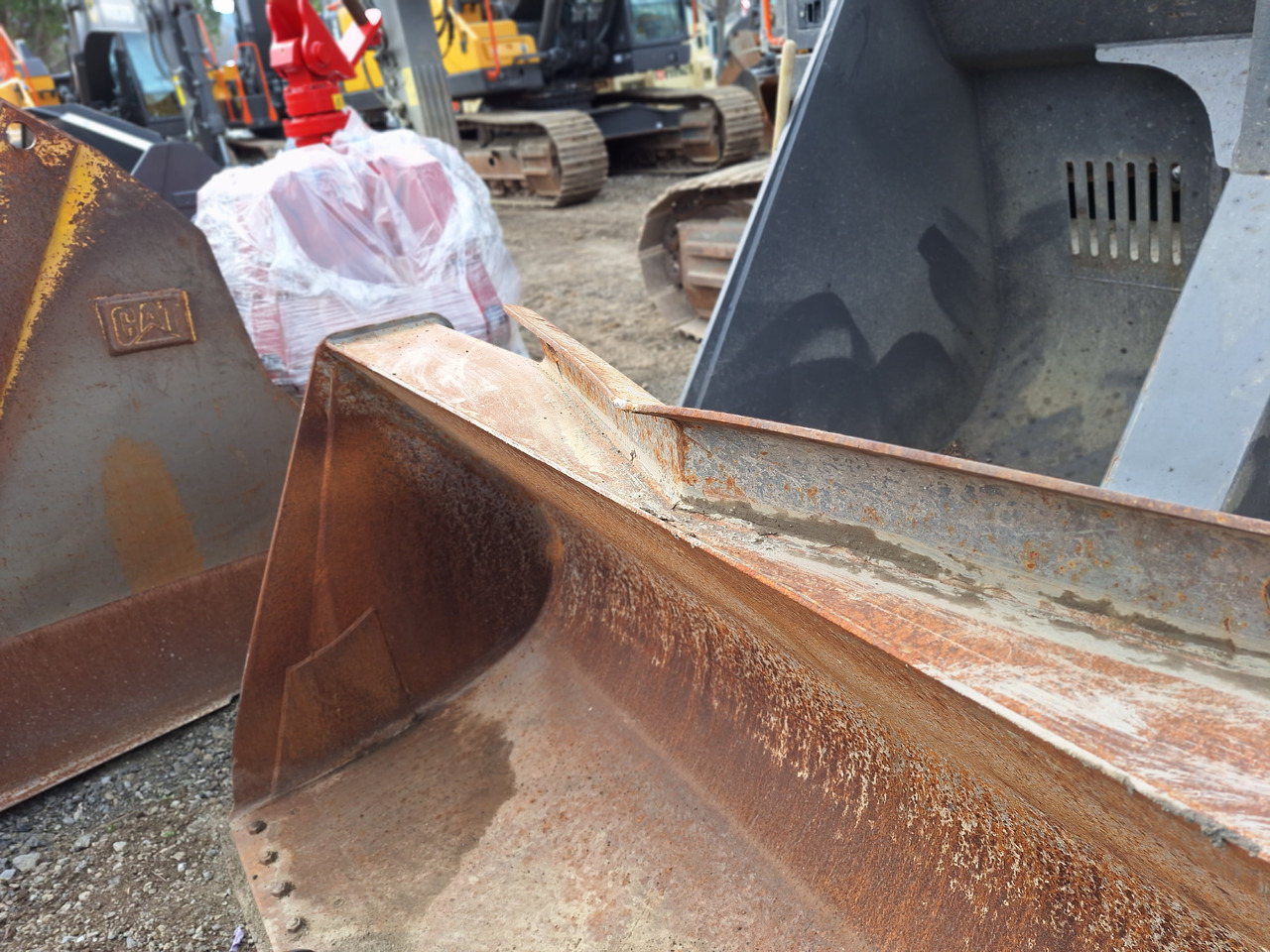 Volvo 93812 loader bucket 2300 mm BOE - Kuormaajan kauha: kuva Volvo 93812 loader bucket 2300 mm BOE - Kuormaajan kauha Volvo 93812 loader bucket 2300 mm BOE - Kuormaajan kauha: kuva Volvo 93812 loader bucket 2300 mm BOE - Kuormaajan kauha