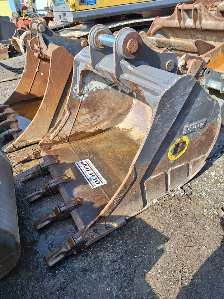 Volvo digging bucket 1100 mm - Kaivinkoneen kauha: kuva Volvo digging bucket 1100 mm - Kaivinkoneen kauha Volvo digging bucket 1100 mm - Kaivinkoneen kauha: kuva Volvo digging bucket 1100 mm - Kaivinkoneen kauha