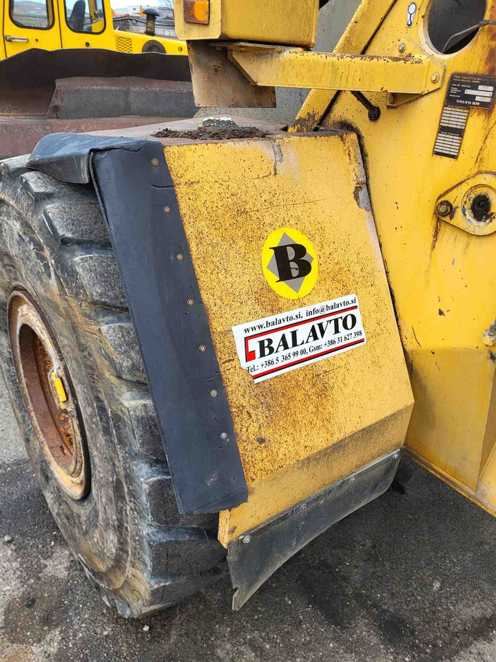 Volvo front fenders - Lokasuoja - Kuormaaja: kuva Volvo front fenders - Lokasuoja - Kuormaaja Volvo front fenders - Lokasuoja - Kuormaaja: kuva Volvo front fenders - Lokasuoja - Kuormaaja