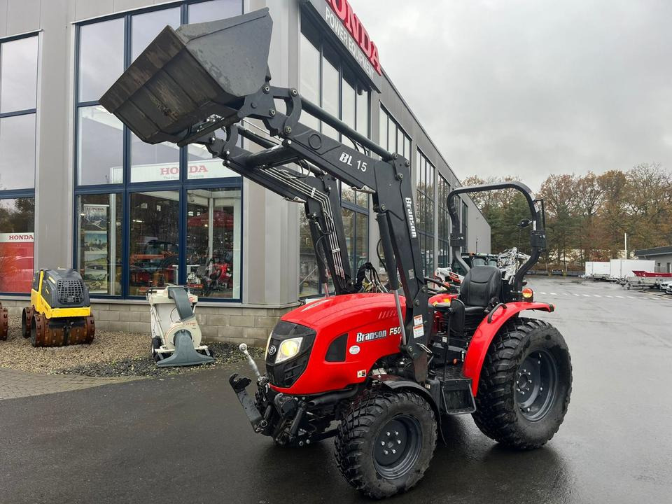 Branson F50RN Traktor, Frontlader, wenig Stunden, Fronthydraulik - Pientraktori: kuva Branson F50RN Traktor, Frontlader, wenig Stunden, Fronthydraulik - Pientraktori Branson F50RN Traktor, Frontlader, wenig Stunden, Fronthydraulik - Pientraktori: kuva Branson F50RN Traktor, Frontlader, wenig Stunden, Fronthydraulik - Pientraktori