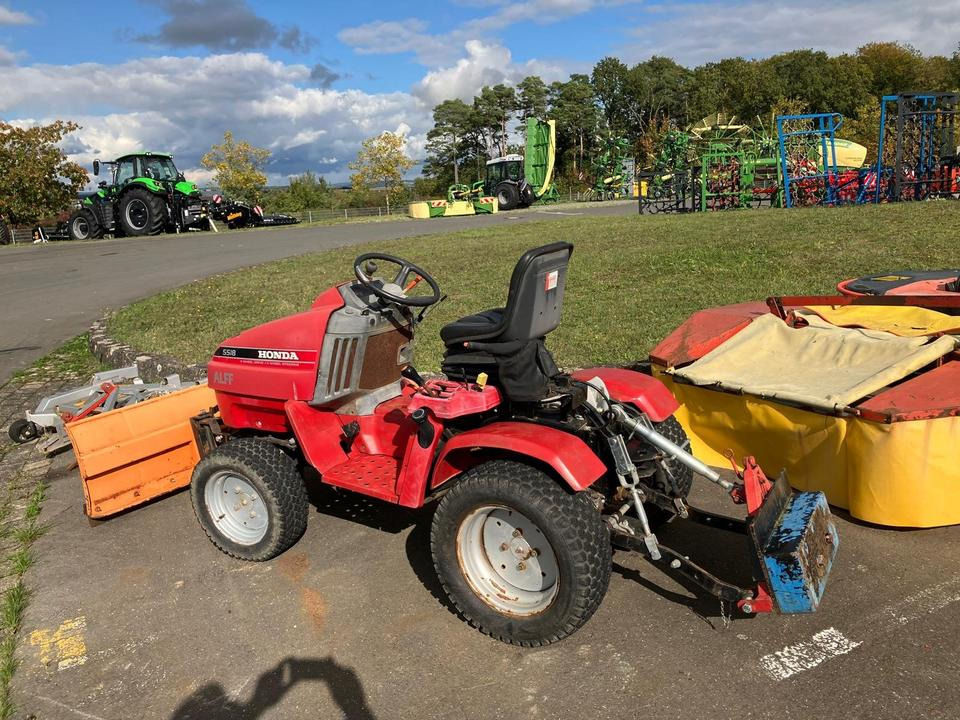 Kommunaltraktor Honda H5518 Schneeschild Winterdienst - Kunnan traktori: kuva  Kommunaltraktor Honda H5518 Schneeschild Winterdienst - Kunnan traktori Kommunaltraktor Honda H5518 Schneeschild Winterdienst - Kunnan traktori: kuva  Kommunaltraktor Honda H5518 Schneeschild Winterdienst - Kunnan traktori