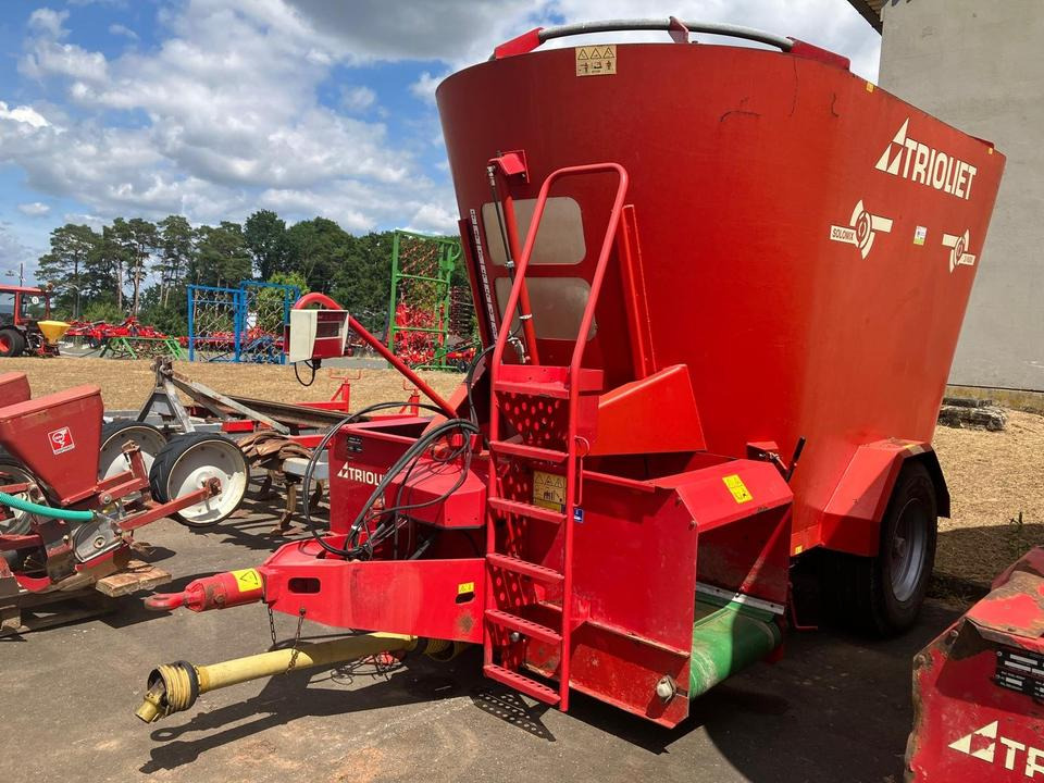 Trioliet Futtermischwagen Solomix 2 1600 Förderband vorne - Seosrehuvaunu: kuva Trioliet Futtermischwagen Solomix 2 1600 Förderband vorne - Seosrehuvaunu Trioliet Futtermischwagen Solomix 2 1600 Förderband vorne - Seosrehuvaunu: kuva Trioliet Futtermischwagen Solomix 2 1600 Förderband vorne - Seosrehuvaunu