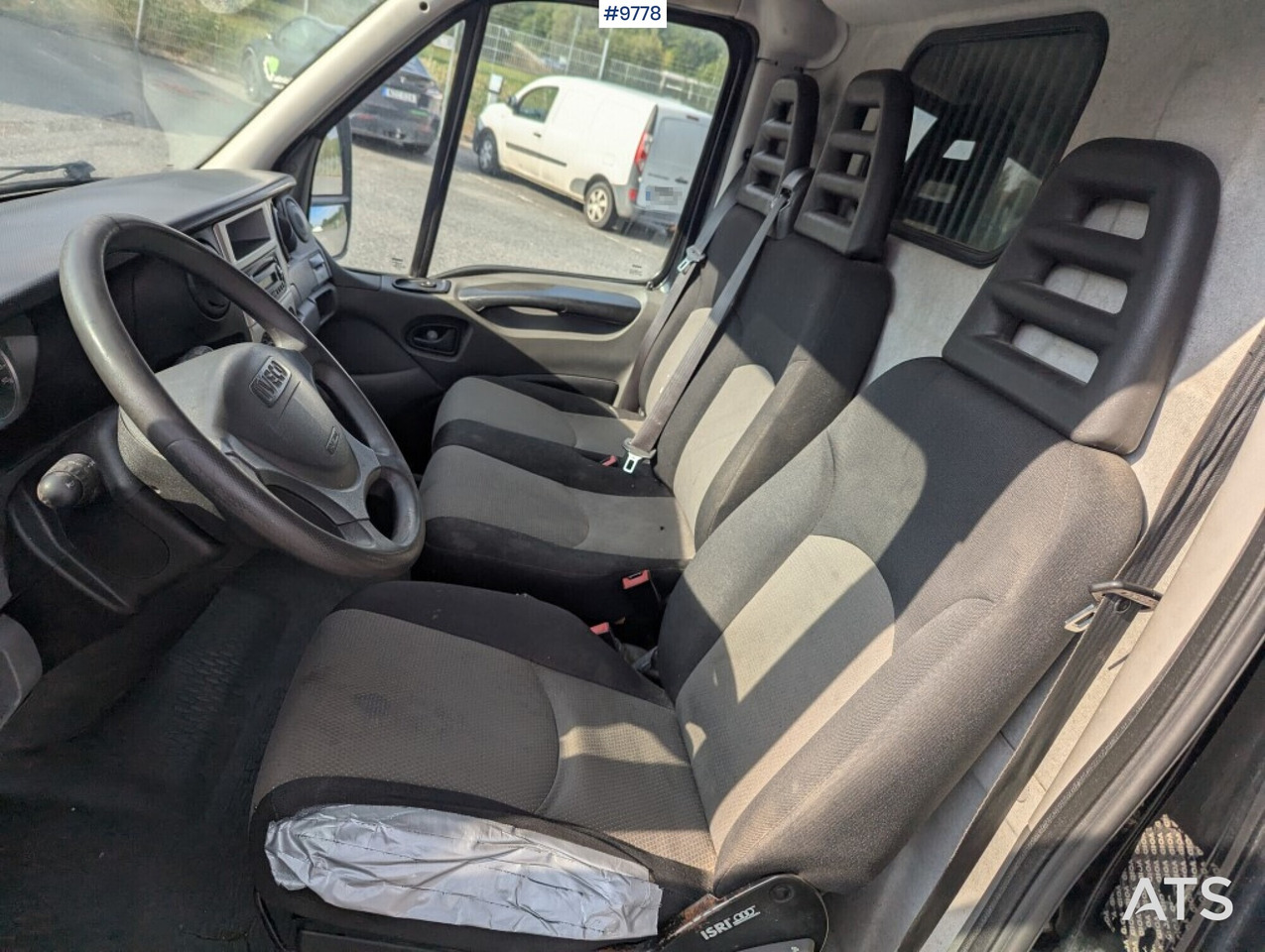 Box Truck Iveco Daily 29L12A V-300 - Pakettiauto: kuva Box Truck Iveco Daily 29L12A V-300 - Pakettiauto Box Truck Iveco Daily 29L12A V-300 - Pakettiauto: kuva Box Truck Iveco Daily 29L12A V-300 - Pakettiauto