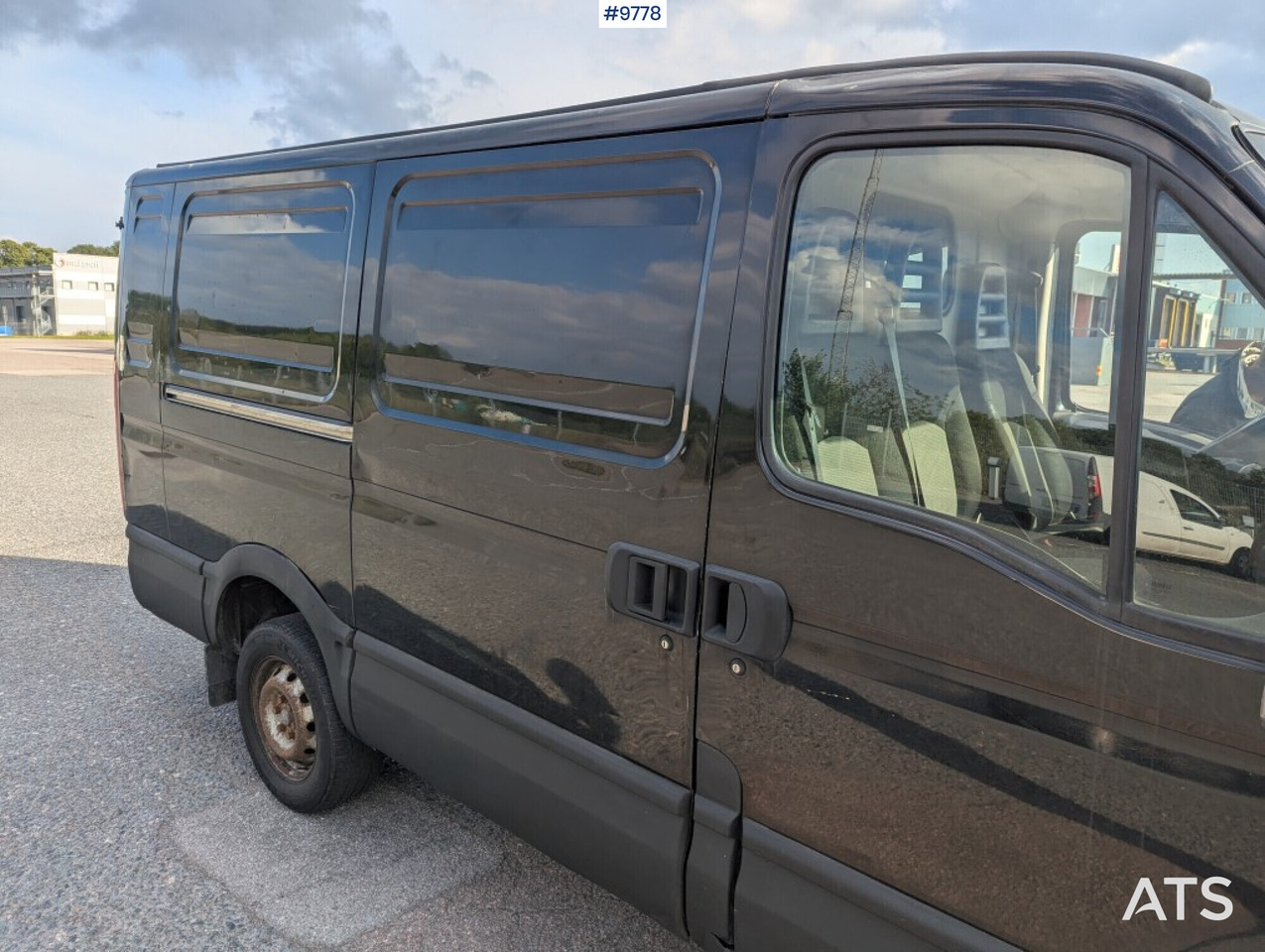 Pakettiauto Box Truck Iveco Daily 29L12A V-300: kuva Pakettiauto Box Truck Iveco Daily 29L12A V-300