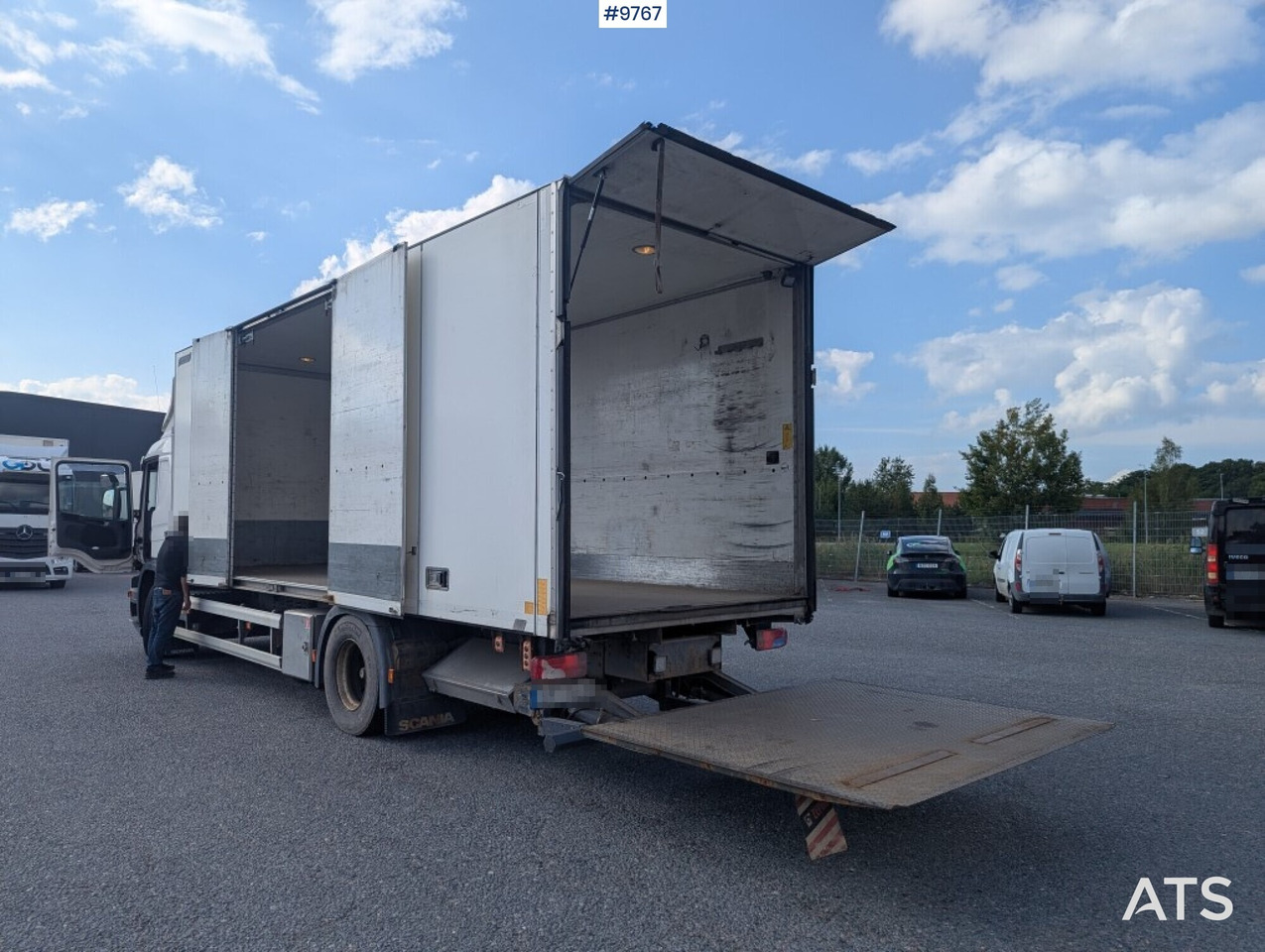 Umpikori kuorma-auto Box Truck Scania P320 4X2 with tail lift: kuva Umpikori kuorma-auto Box Truck Scania P320 4X2 with tail lift Umpikori kuorma-auto Box Truck Scania P320 4X2 with tail lift: kuva Umpikori kuorma-auto Box Truck Scania P320 4X2 with tail lift