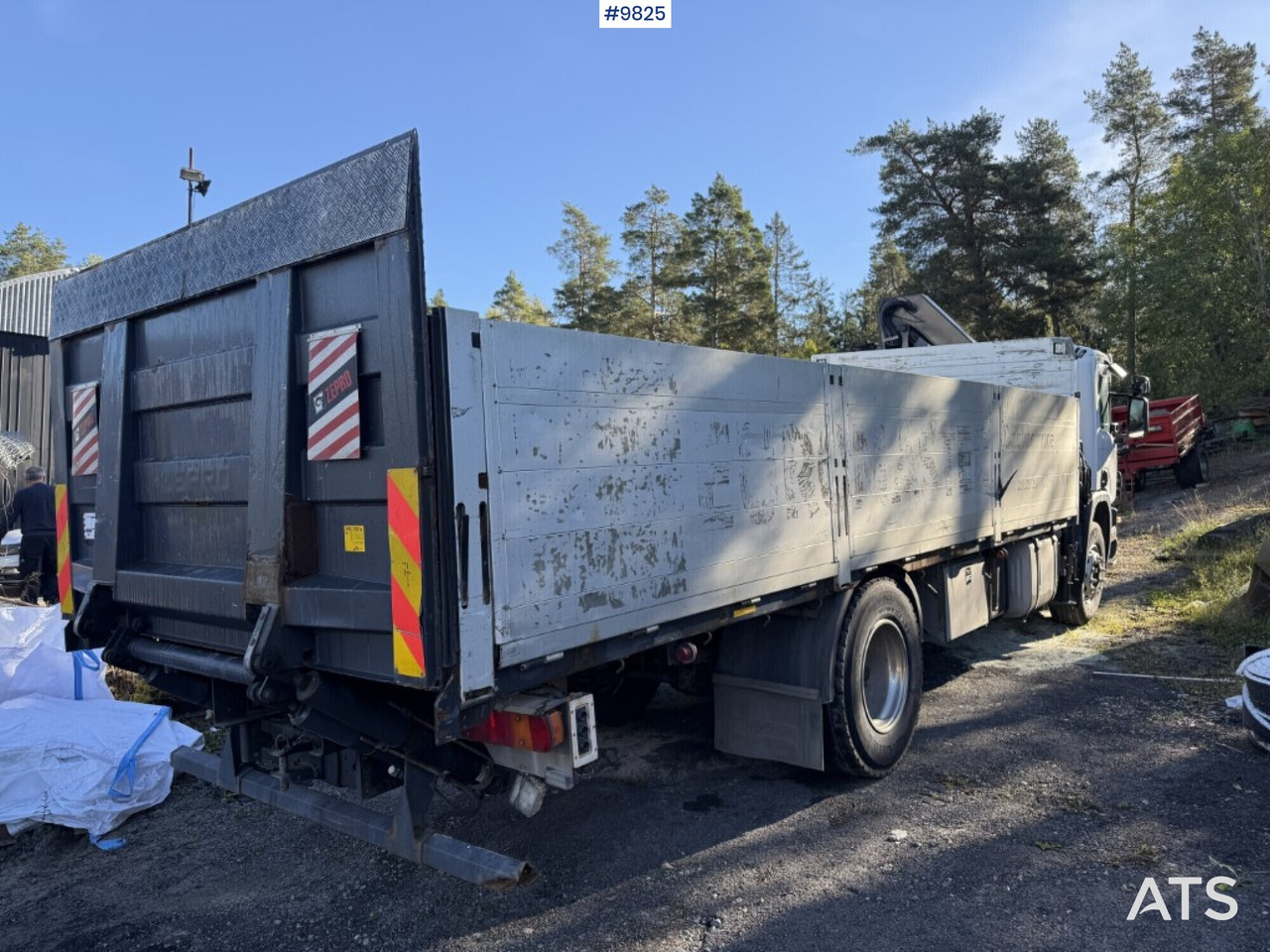 Crane truck Scania P94 230 with tail lift - Lava-kuorma-auto, Nosturiauto: kuva Crane truck Scania P94 230 with tail lift - Lava-kuorma-auto, Nosturiauto Crane truck Scania P94 230 with tail lift - Lava-kuorma-auto, Nosturiauto: kuva Crane truck Scania P94 230 with tail lift - Lava-kuorma-auto, Nosturiauto