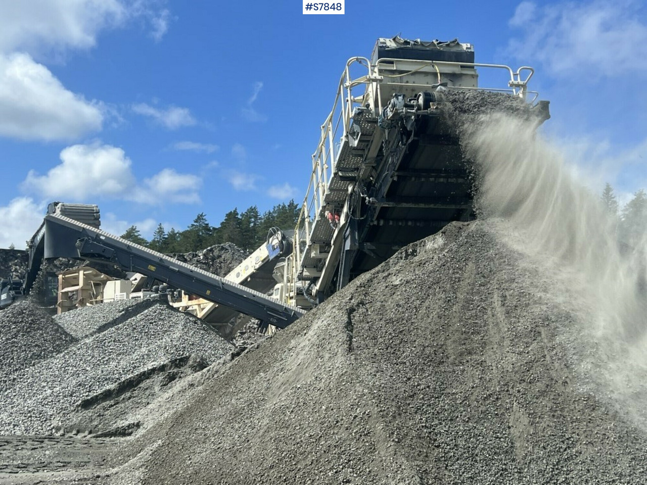 Murskain Crusher on tracks, Metso Lokotrack  LT 330D (See video): kuva Murskain Crusher on tracks, Metso Lokotrack  LT 330D (See video)