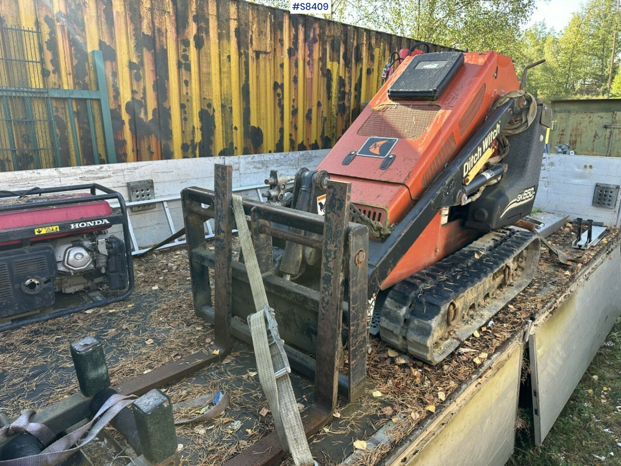 Ditch witch SK650 - Liukuohjattu telakuormaaja: kuva Ditch witch SK650 - Liukuohjattu telakuormaaja Ditch witch SK650 - Liukuohjattu telakuormaaja: kuva Ditch witch SK650 - Liukuohjattu telakuormaaja