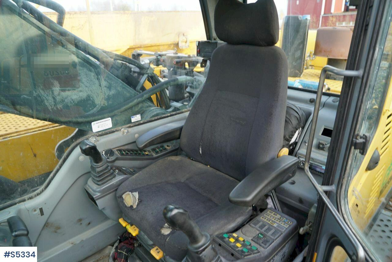 EXCAVATOR Volvo EC360 BLC WITH BUCKET - Kaivuri: kuva EXCAVATOR Volvo EC360 BLC WITH BUCKET - Kaivuri EXCAVATOR Volvo EC360 BLC WITH BUCKET - Kaivuri: kuva EXCAVATOR Volvo EC360 BLC WITH BUCKET - Kaivuri