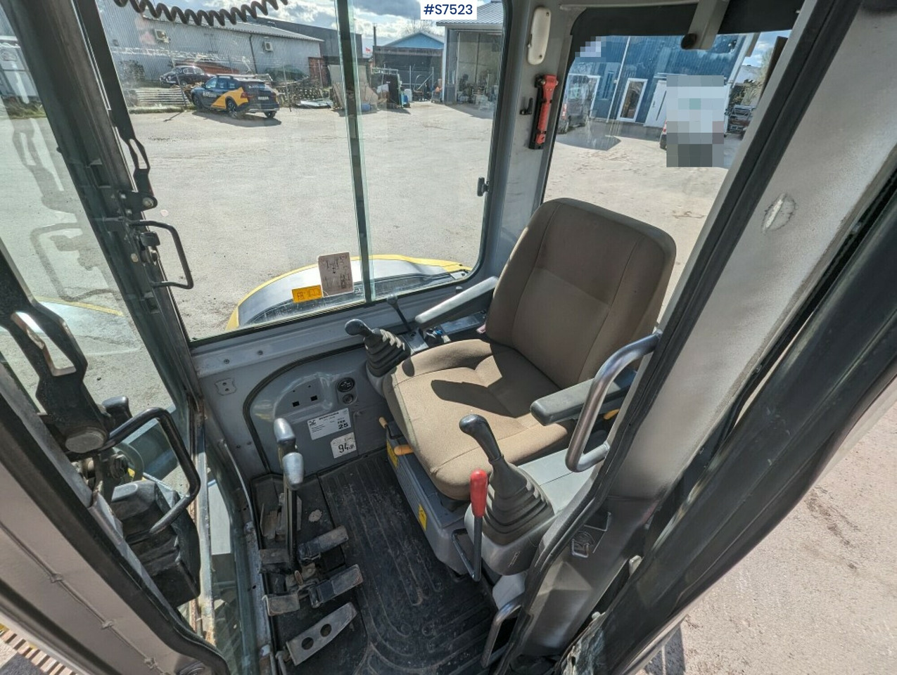 Excavator New Holland E502C with tilt bracket and bucket SEE VIDEO - Minikuormaaja: kuva Excavator New Holland E502C with tilt bracket and bucket SEE VIDEO - Minikuormaaja Excavator New Holland E502C with tilt bracket and bucket SEE VIDEO - Minikuormaaja: kuva Excavator New Holland E502C with tilt bracket and bucket SEE VIDEO - Minikuormaaja