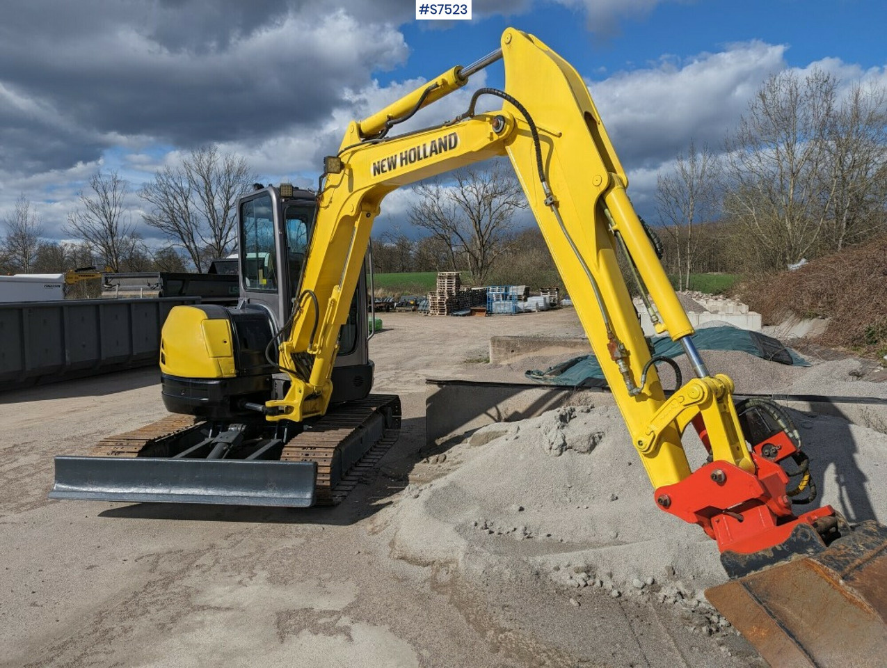 Excavator New Holland E502C with tilt bracket and bucket SEE VIDEO - Minikuormaaja: kuva Excavator New Holland E502C with tilt bracket and bucket SEE VIDEO - Minikuormaaja Excavator New Holland E502C with tilt bracket and bucket SEE VIDEO - Minikuormaaja: kuva Excavator New Holland E502C with tilt bracket and bucket SEE VIDEO - Minikuormaaja