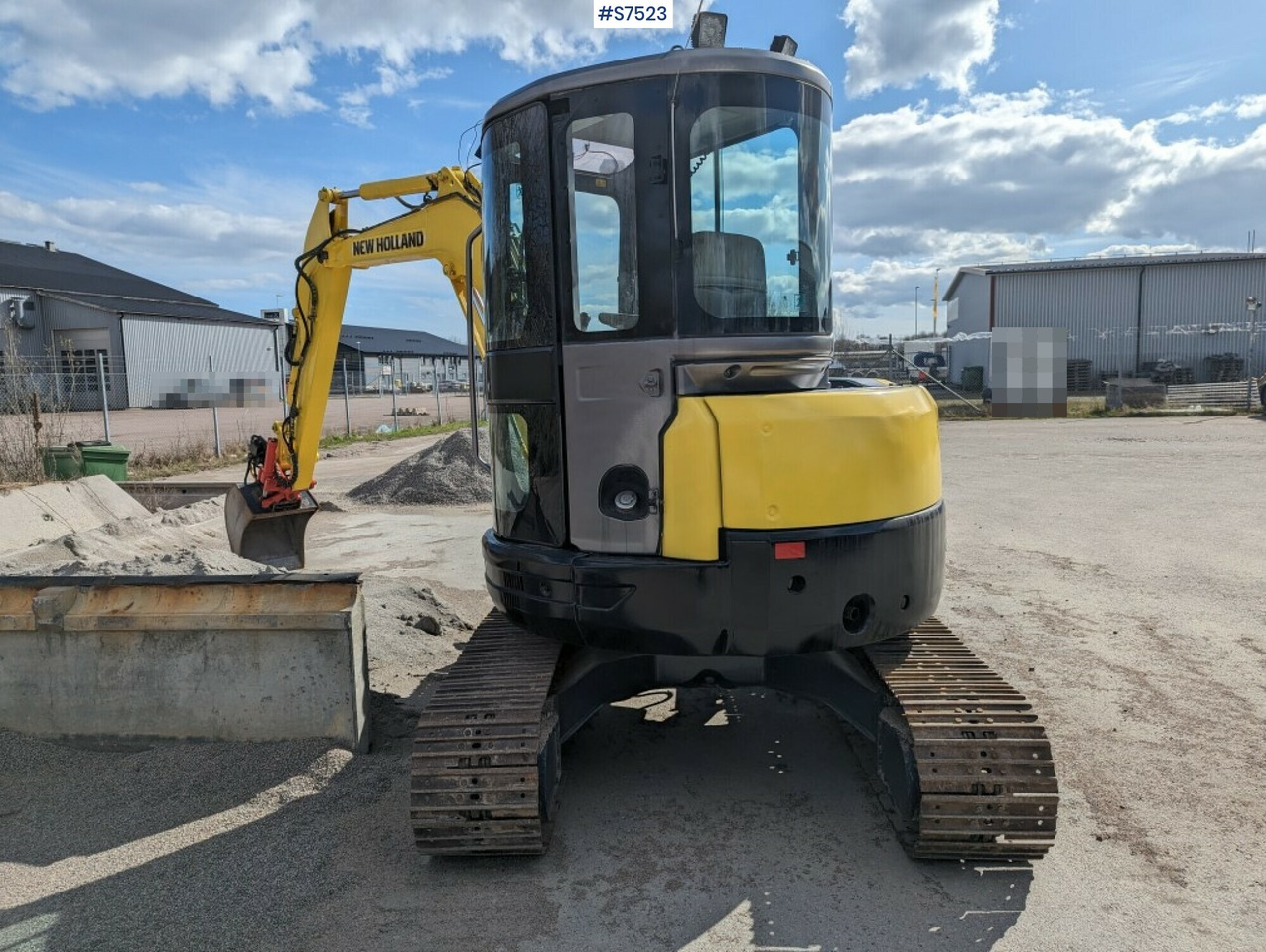 Excavator New Holland E502C with tilt bracket and bucket SEE VIDEO - Minikuormaaja: kuva Excavator New Holland E502C with tilt bracket and bucket SEE VIDEO - Minikuormaaja Excavator New Holland E502C with tilt bracket and bucket SEE VIDEO - Minikuormaaja: kuva Excavator New Holland E502C with tilt bracket and bucket SEE VIDEO - Minikuormaaja