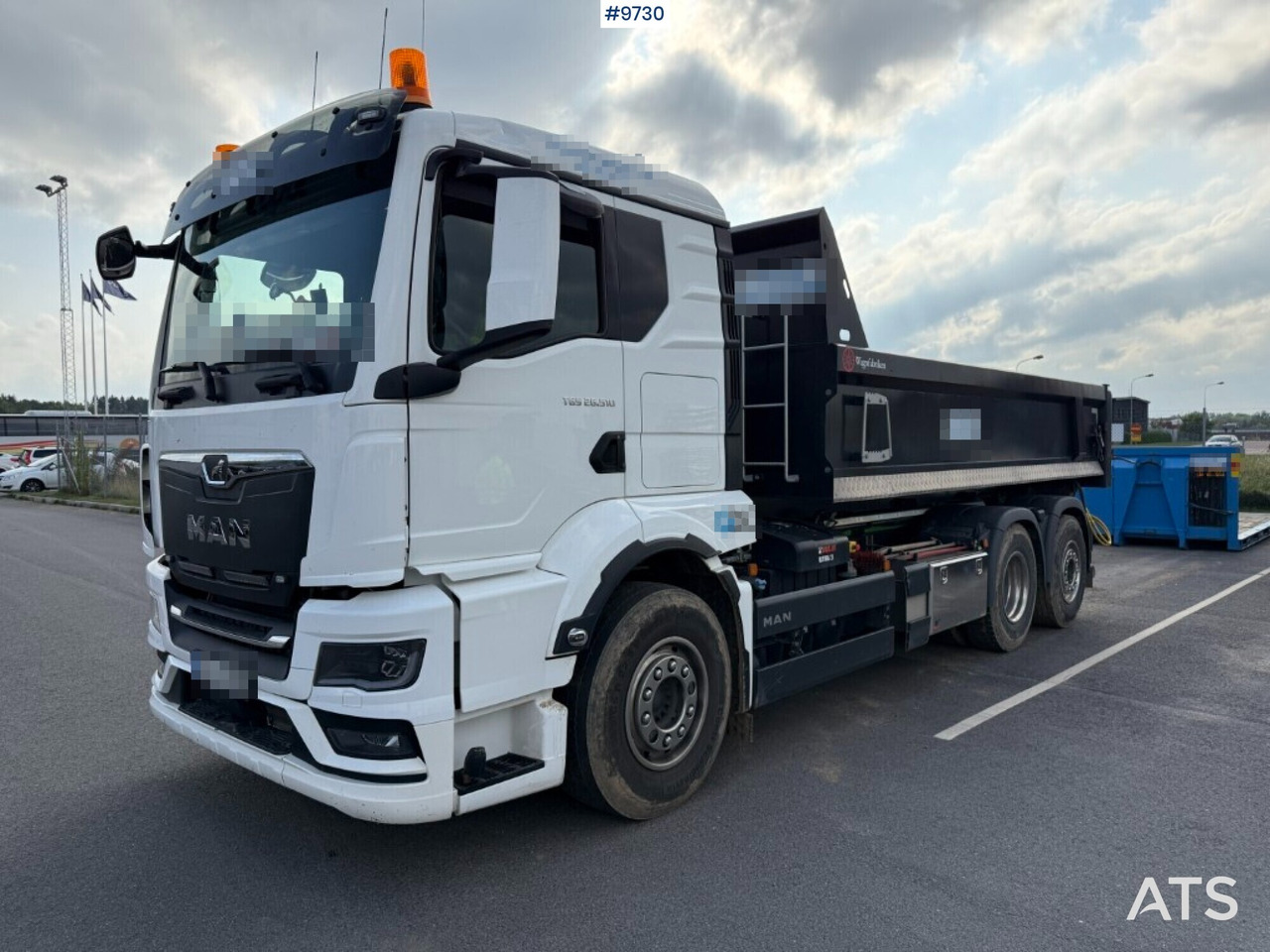 Hook lift MAN TGS 26.510 with crane flatbed and gravel flatbed - Koukkulava kuorma-auto: kuva Hook lift MAN TGS 26.510 with crane flatbed and gravel flatbed - Koukkulava kuorma-auto Hook lift MAN TGS 26.510 with crane flatbed and gravel flatbed - Koukkulava kuorma-auto: kuva Hook lift MAN TGS 26.510 with crane flatbed and gravel flatbed - Koukkulava kuorma-auto