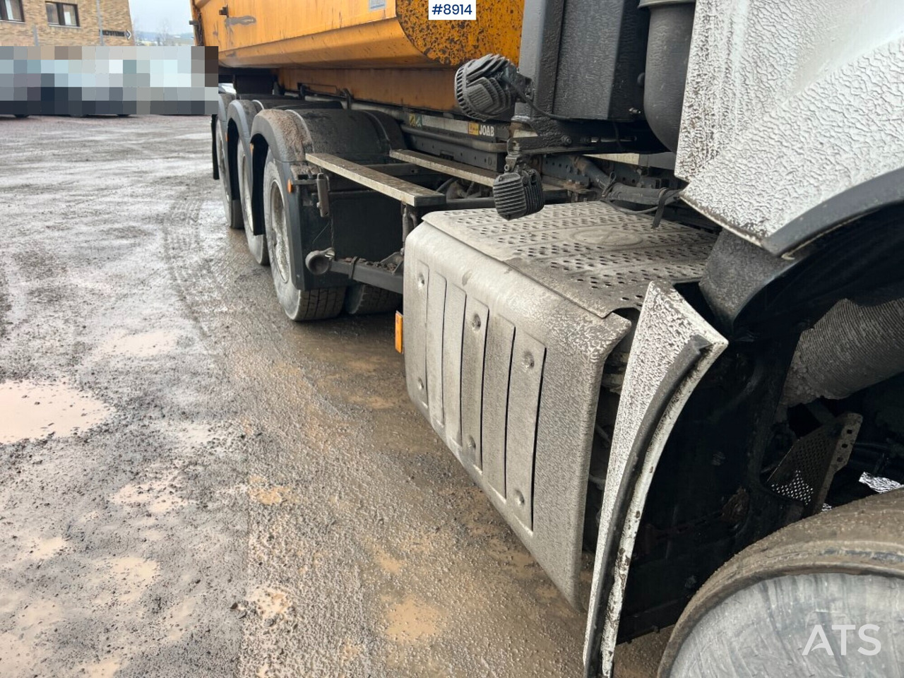 Koukkulava kuorma-auto Hooklift Truck Mercedes-Benz Arocs with plow attachments: kuva Koukkulava kuorma-auto Hooklift Truck Mercedes-Benz Arocs with plow attachments