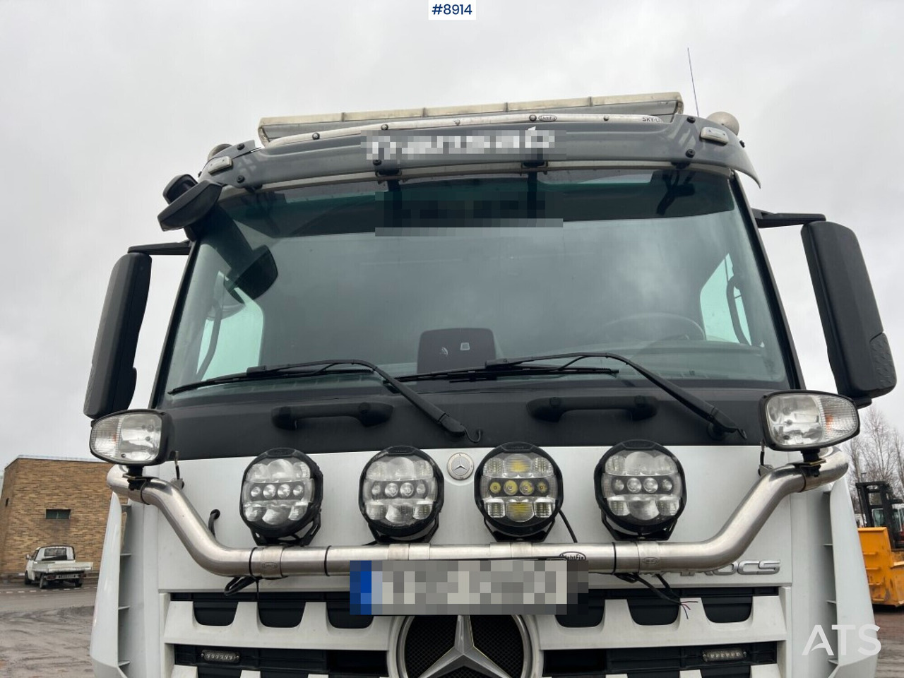Koukkulava kuorma-auto Hooklift Truck Mercedes-Benz Arocs with plow attachments: kuva Koukkulava kuorma-auto Hooklift Truck Mercedes-Benz Arocs with plow attachments
