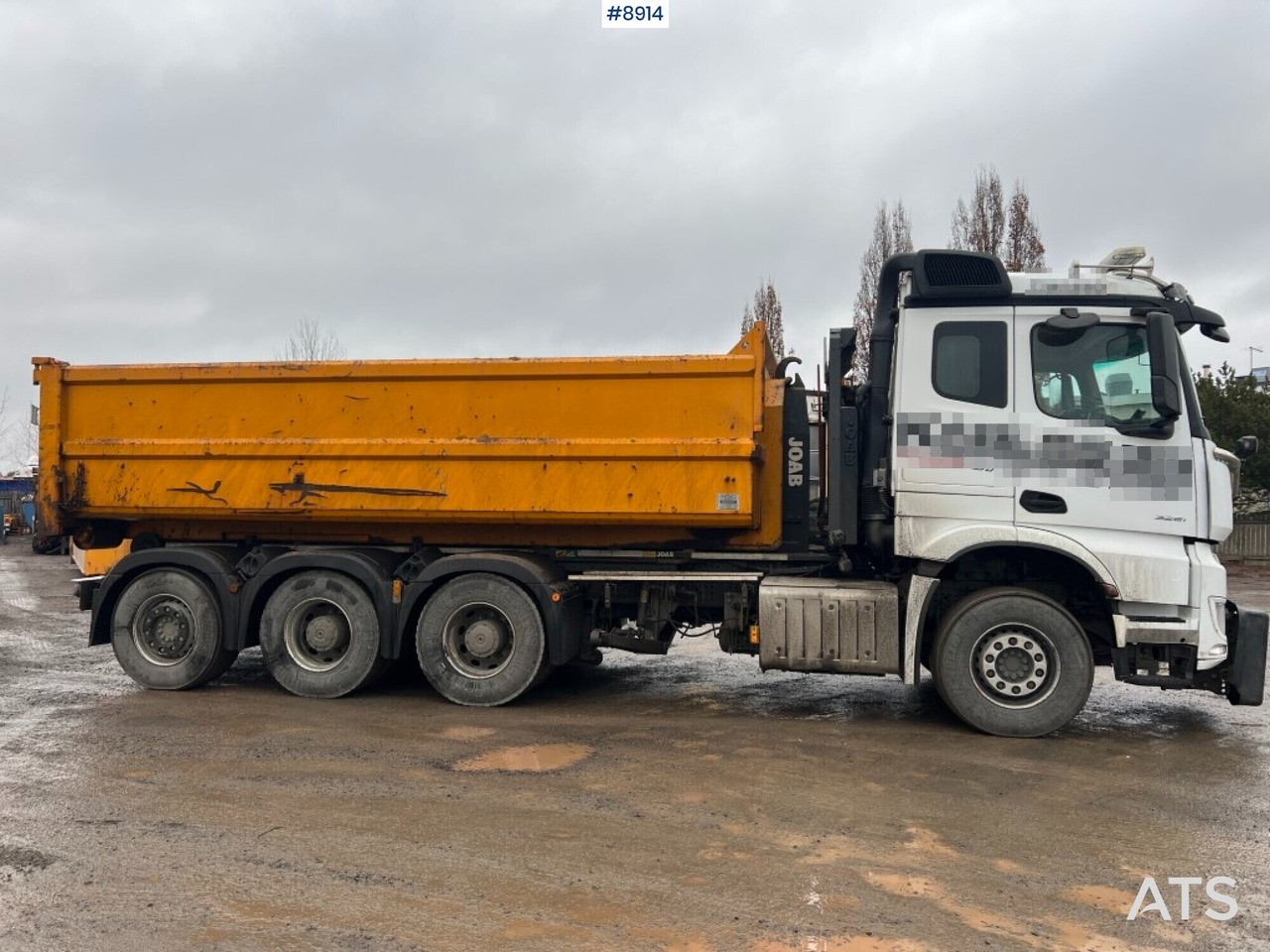 Koukkulava kuorma-auto Hooklift Truck Mercedes-Benz Arocs with plow attachments: kuva Koukkulava kuorma-auto Hooklift Truck Mercedes-Benz Arocs with plow attachments