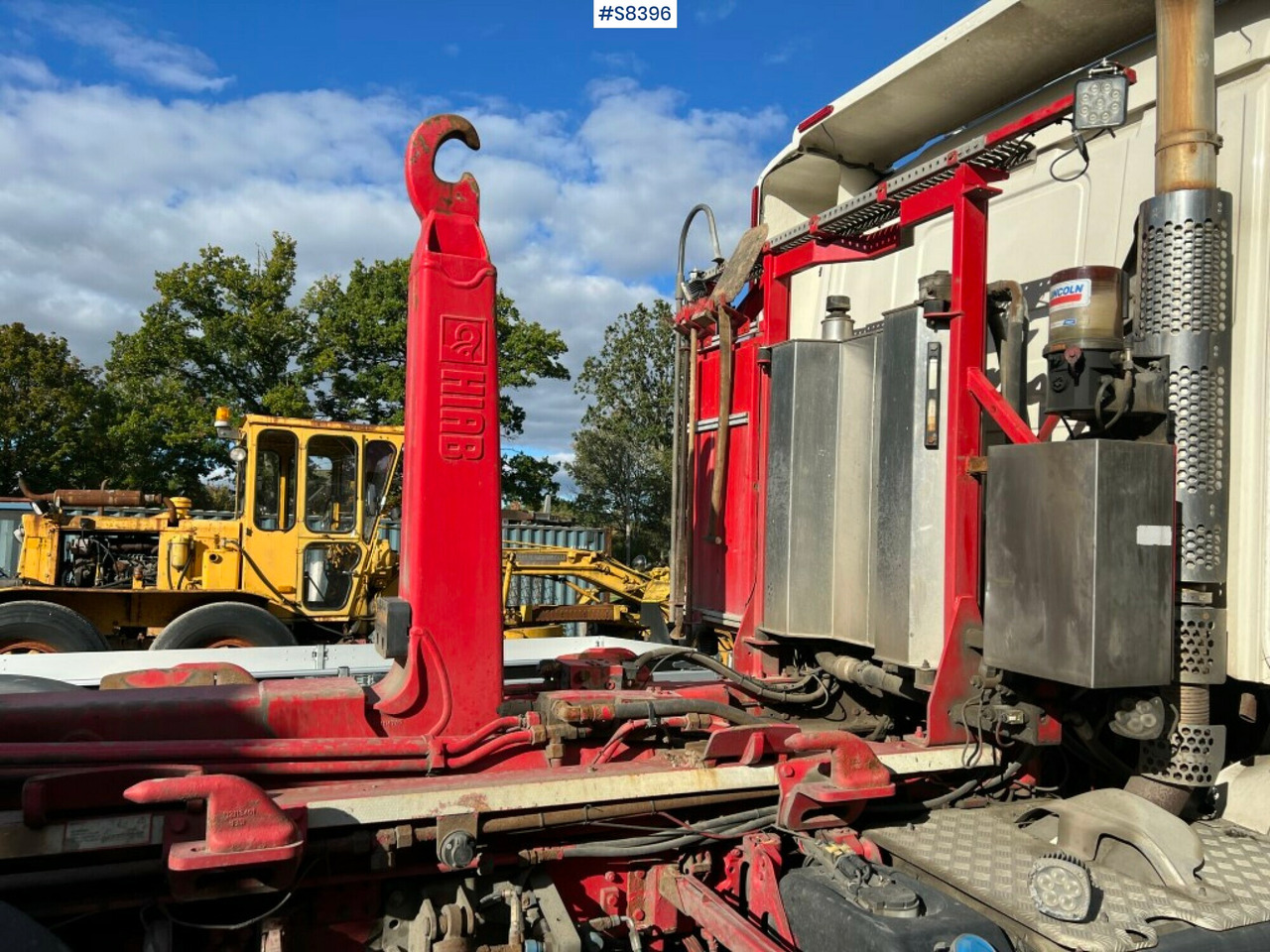 Hooklift truck Scania R580 8X4*4 with Plow and salt equipped - Koukkulava kuorma-auto: kuva Hooklift truck Scania R580 8X4*4 with Plow and salt equipped - Koukkulava kuorma-auto Hooklift truck Scania R580 8X4*4 with Plow and salt equipped - Koukkulava kuorma-auto: kuva Hooklift truck Scania R580 8X4*4 with Plow and salt equipped - Koukkulava kuorma-auto