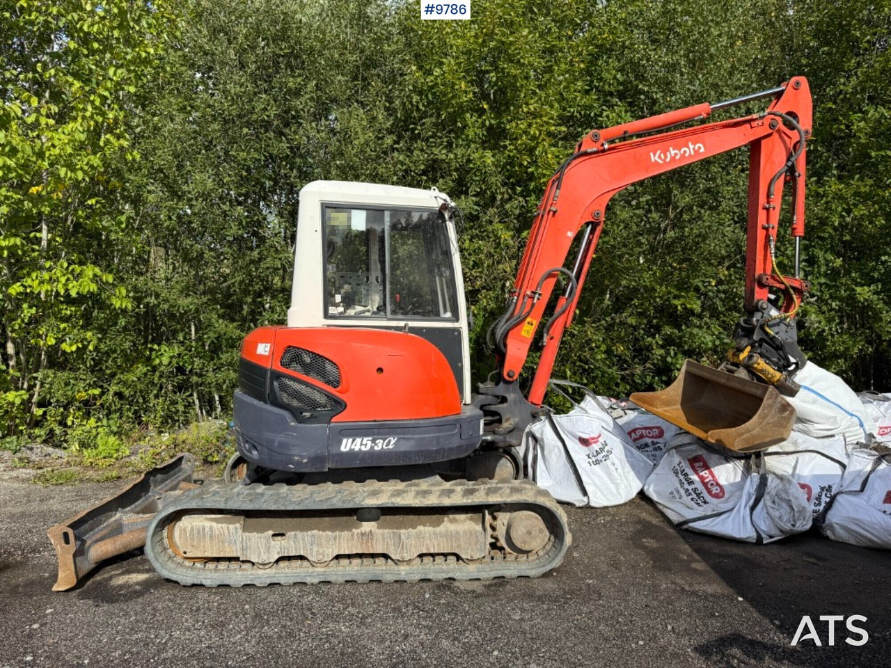 Kubota U45-3a crawler excavator with tiltrotator and buckets - Minikuormaaja: kuva Kubota U45-3a crawler excavator with tiltrotator and buckets - Minikuormaaja Kubota U45-3a crawler excavator with tiltrotator and buckets - Minikuormaaja: kuva Kubota U45-3a crawler excavator with tiltrotator and buckets - Minikuormaaja