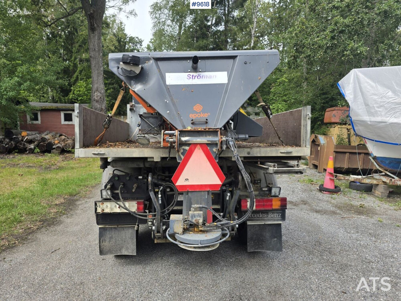 MB Unimog with equipment - Lumikone: kuva MB Unimog with equipment - Lumikone MB Unimog with equipment - Lumikone: kuva MB Unimog with equipment - Lumikone