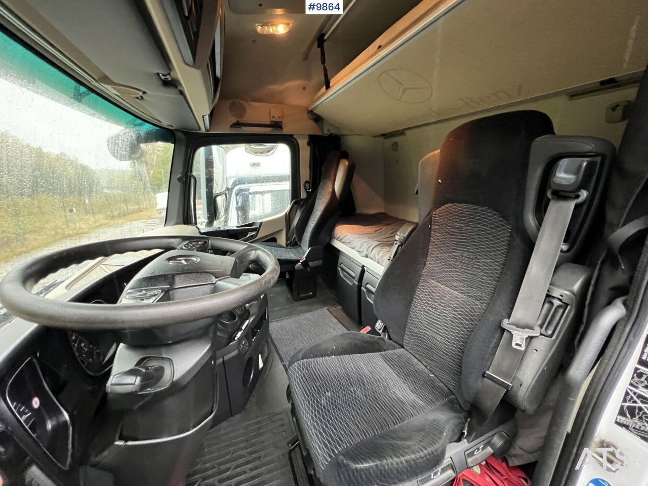 MERCEDES-BENZ ACTROS 963-0-A Box truck with tail lift - Umpikori kuorma-auto: kuva  MERCEDES-BENZ ACTROS 963-0-A Box truck with tail lift - Umpikori kuorma-auto MERCEDES-BENZ ACTROS 963-0-A Box truck with tail lift - Umpikori kuorma-auto: kuva  MERCEDES-BENZ ACTROS 963-0-A Box truck with tail lift - Umpikori kuorma-auto