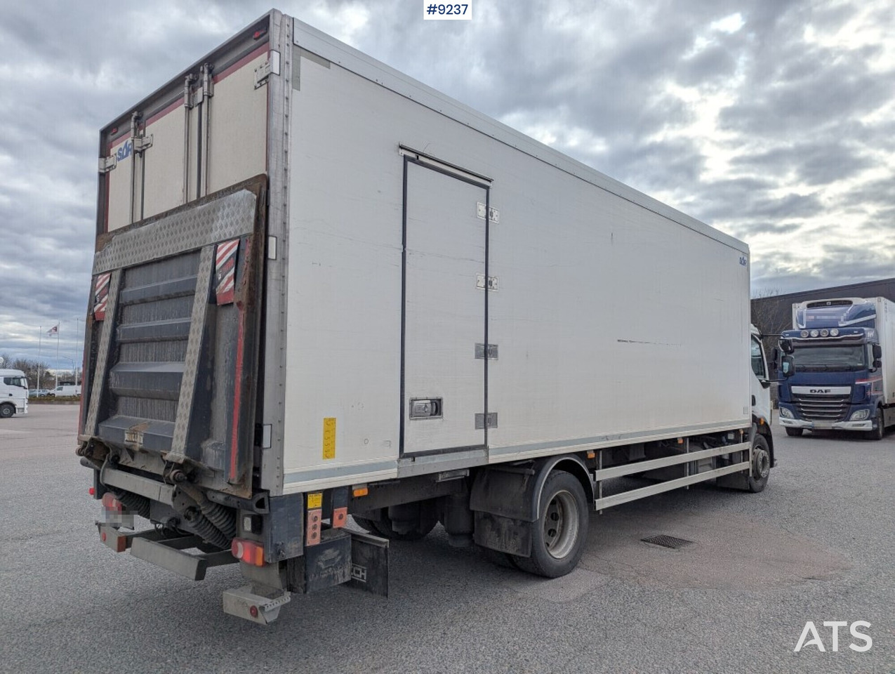 Refrigerated Box truck Volvo FL 260 4X2 with tail lift (SEE VIDEO) - Refrigeraattori kuorma-auto: kuva Refrigerated Box truck Volvo FL 260 4X2 with tail lift (SEE VIDEO) - Refrigeraattori kuorma-auto Refrigerated Box truck Volvo FL 260 4X2 with tail lift (SEE VIDEO) - Refrigeraattori kuorma-auto: kuva Refrigerated Box truck Volvo FL 260 4X2 with tail lift (SEE VIDEO) - Refrigeraattori kuorma-auto