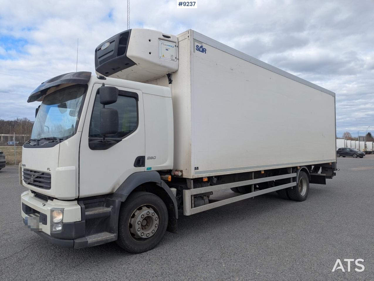Refrigerated Box truck Volvo FL 260 4X2 with tail lift (SEE VIDEO) - Refrigeraattori kuorma-auto: kuva Refrigerated Box truck Volvo FL 260 4X2 with tail lift (SEE VIDEO) - Refrigeraattori kuorma-auto Refrigerated Box truck Volvo FL 260 4X2 with tail lift (SEE VIDEO) - Refrigeraattori kuorma-auto: kuva Refrigerated Box truck Volvo FL 260 4X2 with tail lift (SEE VIDEO) - Refrigeraattori kuorma-auto