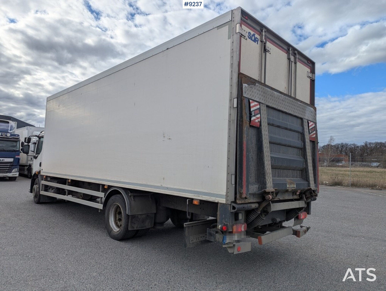 Refrigerated Box truck Volvo FL 260 4X2 with tail lift (SEE VIDEO) - Refrigeraattori kuorma-auto: kuva Refrigerated Box truck Volvo FL 260 4X2 with tail lift (SEE VIDEO) - Refrigeraattori kuorma-auto Refrigerated Box truck Volvo FL 260 4X2 with tail lift (SEE VIDEO) - Refrigeraattori kuorma-auto: kuva Refrigerated Box truck Volvo FL 260 4X2 with tail lift (SEE VIDEO) - Refrigeraattori kuorma-auto