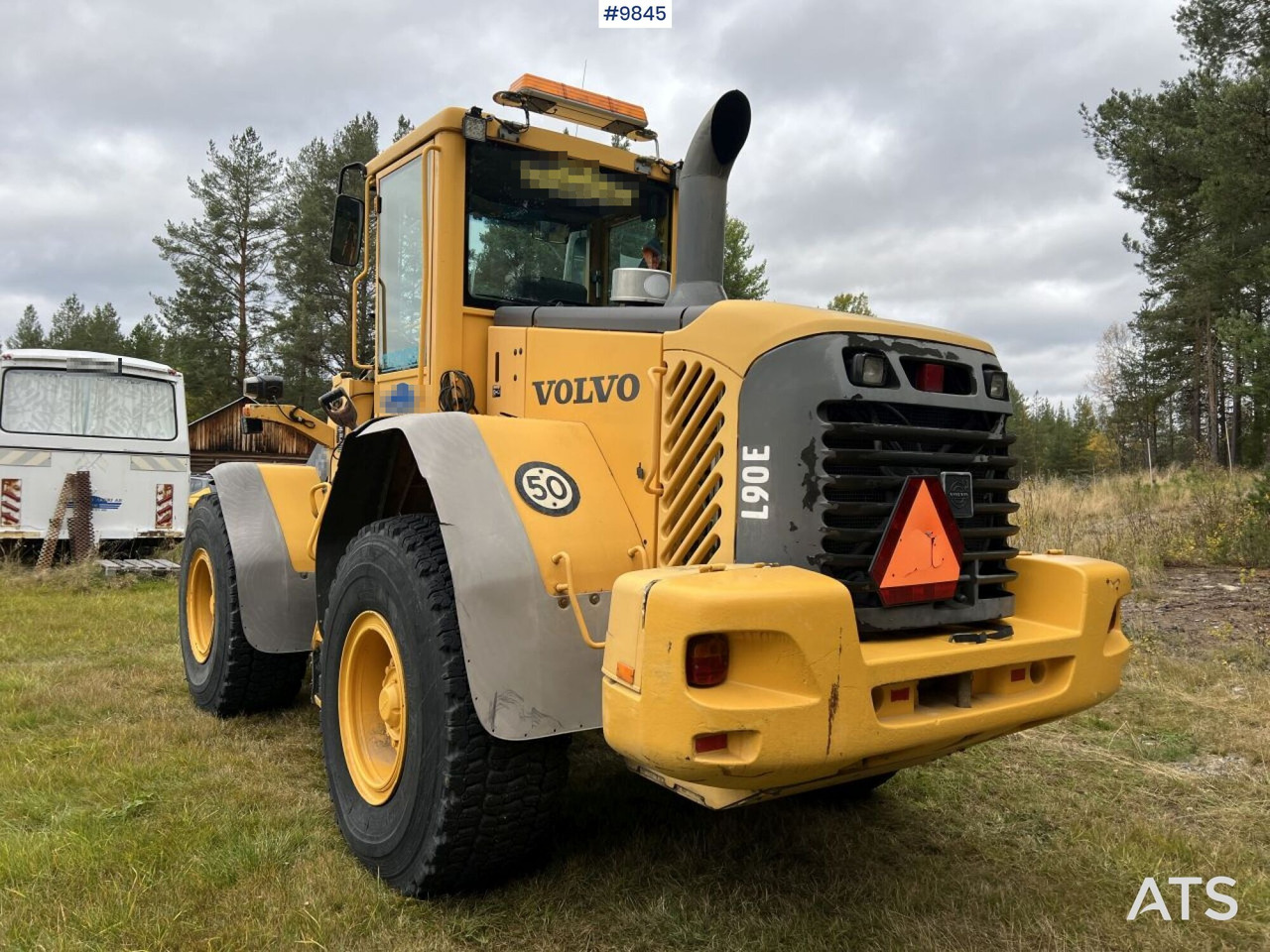 Wheel loader Volvo L90E - Pyöräkuormaaja: kuva Wheel loader Volvo L90E - Pyöräkuormaaja Wheel loader Volvo L90E - Pyöräkuormaaja: kuva Wheel loader Volvo L90E - Pyöräkuormaaja