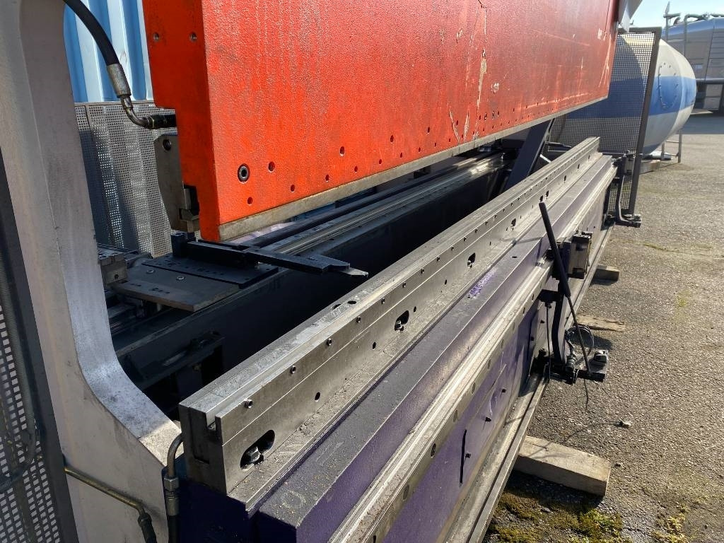 Särmäyspuristin BEYELER Presse/Plieuse PR6 2000KNx4100MM endommagé: kuva Särmäyspuristin BEYELER Presse/Plieuse PR6 2000KNx4100MM endommagé Särmäyspuristin BEYELER Presse/Plieuse PR6 2000KNx4100MM endommagé: kuva Särmäyspuristin BEYELER Presse/Plieuse PR6 2000KNx4100MM endommagé