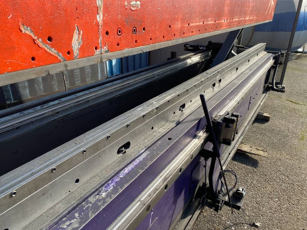 Särmäyspuristin BEYELER Presse/Plieuse PR6 2000KNx4100MM endommagé: kuva Särmäyspuristin BEYELER Presse/Plieuse PR6 2000KNx4100MM endommagé Särmäyspuristin BEYELER Presse/Plieuse PR6 2000KNx4100MM endommagé: kuva Särmäyspuristin BEYELER Presse/Plieuse PR6 2000KNx4100MM endommagé