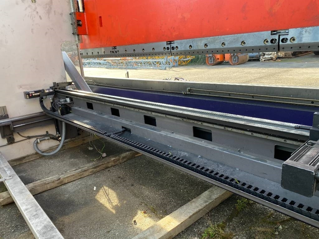 Särmäyspuristin BEYELER Presse/Plieuse PR6 2000KNx4100MM endommagé: kuva Särmäyspuristin BEYELER Presse/Plieuse PR6 2000KNx4100MM endommagé Särmäyspuristin BEYELER Presse/Plieuse PR6 2000KNx4100MM endommagé: kuva Särmäyspuristin BEYELER Presse/Plieuse PR6 2000KNx4100MM endommagé