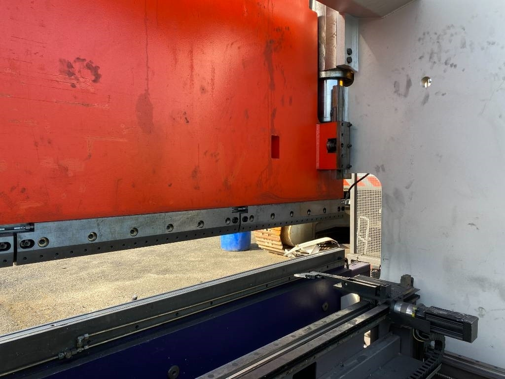 Särmäyspuristin BEYELER Presse/Plieuse PR6 2000KNx4100MM endommagé: kuva Särmäyspuristin BEYELER Presse/Plieuse PR6 2000KNx4100MM endommagé Särmäyspuristin BEYELER Presse/Plieuse PR6 2000KNx4100MM endommagé: kuva Särmäyspuristin BEYELER Presse/Plieuse PR6 2000KNx4100MM endommagé