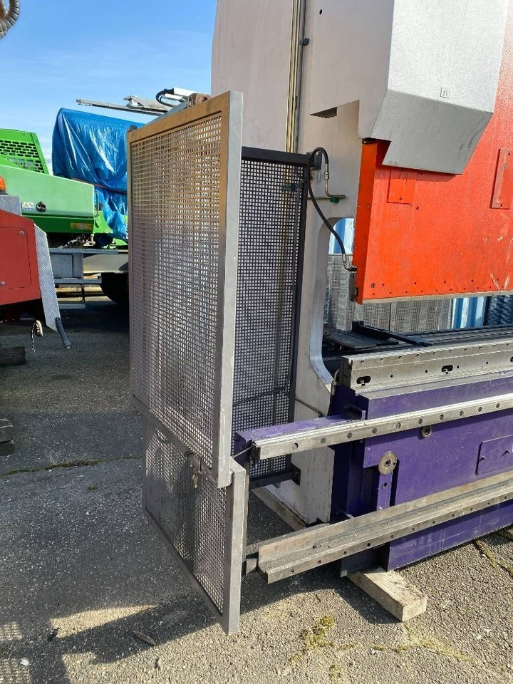 Särmäyspuristin BEYELER Presse/Plieuse PR6 2000KNx4100MM endommagé: kuva Särmäyspuristin BEYELER Presse/Plieuse PR6 2000KNx4100MM endommagé Särmäyspuristin BEYELER Presse/Plieuse PR6 2000KNx4100MM endommagé: kuva Särmäyspuristin BEYELER Presse/Plieuse PR6 2000KNx4100MM endommagé