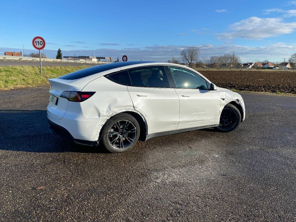 Tesla MODEL Y Basis/Rwd 1er Main endommagée - Henkilöauto: kuva Tesla MODEL Y Basis/Rwd 1er Main endommagée - Henkilöauto Tesla MODEL Y Basis/Rwd 1er Main endommagée - Henkilöauto: kuva Tesla MODEL Y Basis/Rwd 1er Main endommagée - Henkilöauto