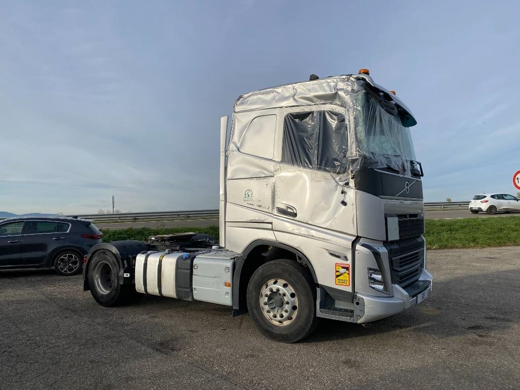 Volvo FH 460 / I-Save 1er Main endommagé - Vetopöytäauto: kuva Volvo FH 460 / I-Save 1er Main endommagé - Vetopöytäauto Volvo FH 460 / I-Save 1er Main endommagé - Vetopöytäauto: kuva Volvo FH 460 / I-Save 1er Main endommagé - Vetopöytäauto