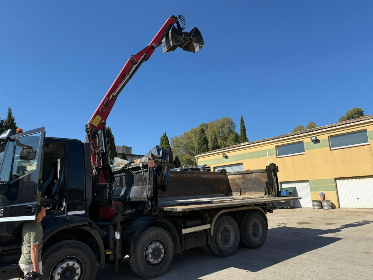 Iveco TRAKKER 410 EEV BI-BENNE GRUE MARREL 8X4 - Kippiauto kuorma-auto: kuva Iveco TRAKKER 410 EEV BI-BENNE GRUE MARREL 8X4 - Kippiauto kuorma-auto Iveco TRAKKER 410 EEV BI-BENNE GRUE MARREL 8X4 - Kippiauto kuorma-auto: kuva Iveco TRAKKER 410 EEV BI-BENNE GRUE MARREL 8X4 - Kippiauto kuorma-auto
