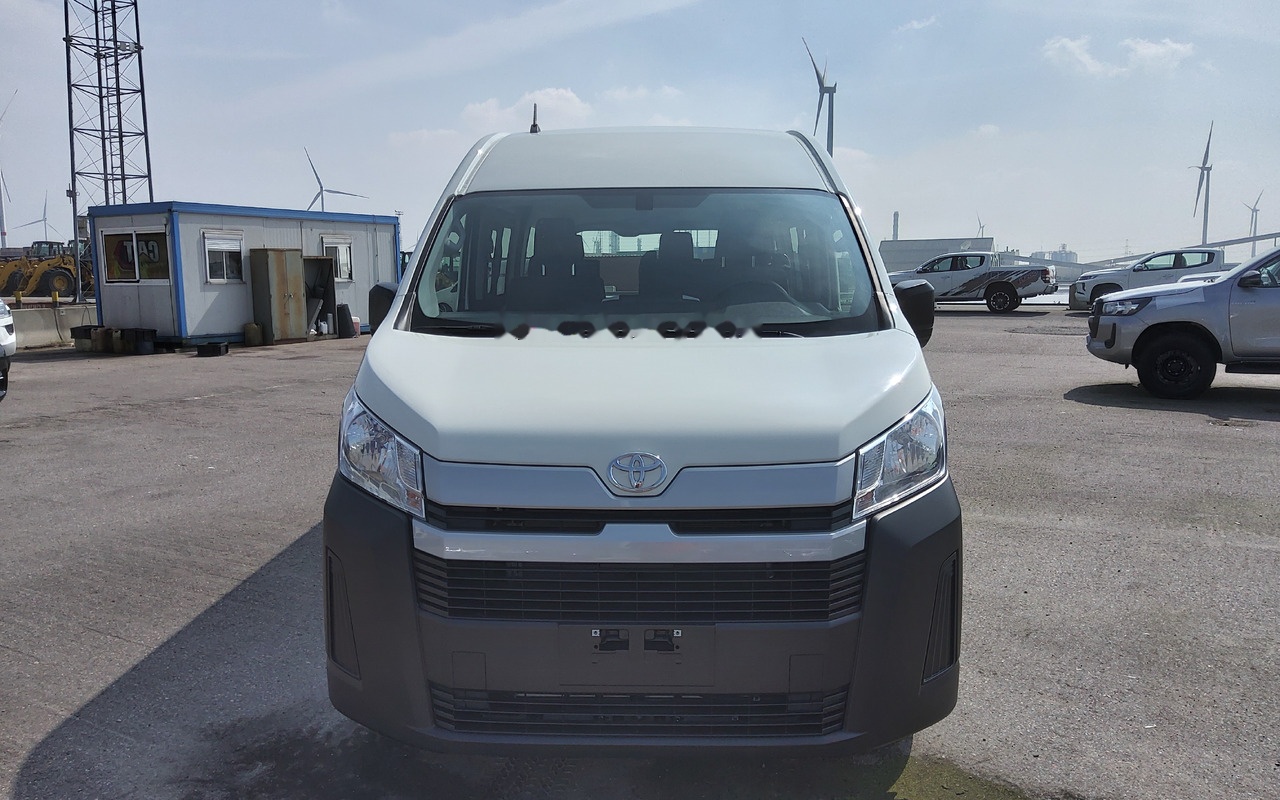 Toyota Hiace HIGH ROOF / TOIT HAUT 2.8L Diesel Manual base - Minibussi, Pikkubussi: kuva Toyota Hiace HIGH ROOF / TOIT HAUT 2.8L Diesel Manual base - Minibussi, Pikkubussi Toyota Hiace HIGH ROOF / TOIT HAUT 2.8L Diesel Manual base - Minibussi, Pikkubussi: kuva Toyota Hiace HIGH ROOF / TOIT HAUT 2.8L Diesel Manual base - Minibussi, Pikkubussi