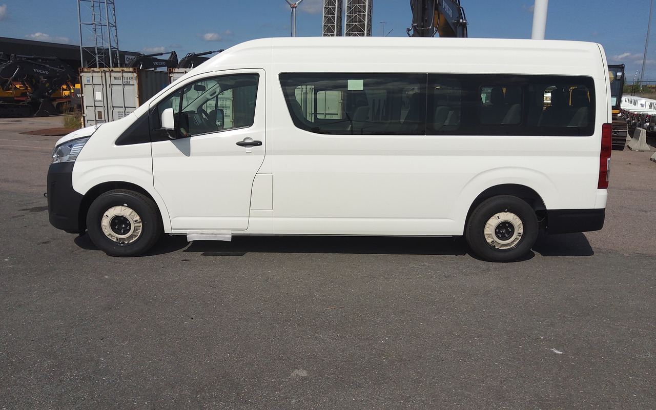 Toyota Hiace HIGH ROOF / TOIT HAUT 3.5L Petrol Manual - Minibussi, Pikkubussi: kuva Toyota Hiace HIGH ROOF / TOIT HAUT 3.5L Petrol Manual - Minibussi, Pikkubussi Toyota Hiace HIGH ROOF / TOIT HAUT 3.5L Petrol Manual - Minibussi, Pikkubussi: kuva Toyota Hiace HIGH ROOF / TOIT HAUT 3.5L Petrol Manual - Minibussi, Pikkubussi