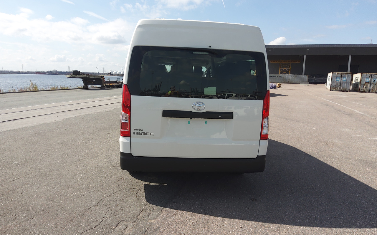 Toyota Hiace HIGH ROOF / TOIT HAUT 3.5L Petrol Manual - Minibussi, Pikkubussi: kuva Toyota Hiace HIGH ROOF / TOIT HAUT 3.5L Petrol Manual - Minibussi, Pikkubussi Toyota Hiace HIGH ROOF / TOIT HAUT 3.5L Petrol Manual - Minibussi, Pikkubussi: kuva Toyota Hiace HIGH ROOF / TOIT HAUT 3.5L Petrol Manual - Minibussi, Pikkubussi